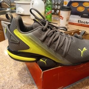 Puma tennis shoes